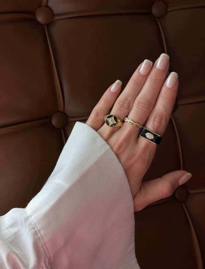 Gold renk yuvarlak siyah mineli ortası yıldız detaylı yüzük (ayarlamalı)