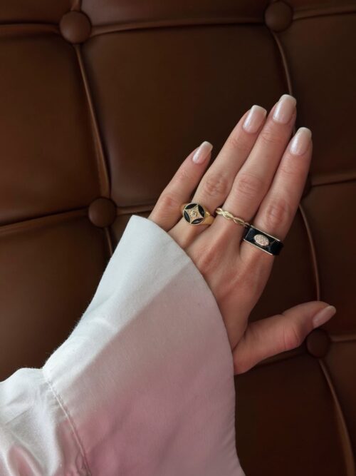 Gold renk siyah mineli kare yüzük (ayarlamalı)