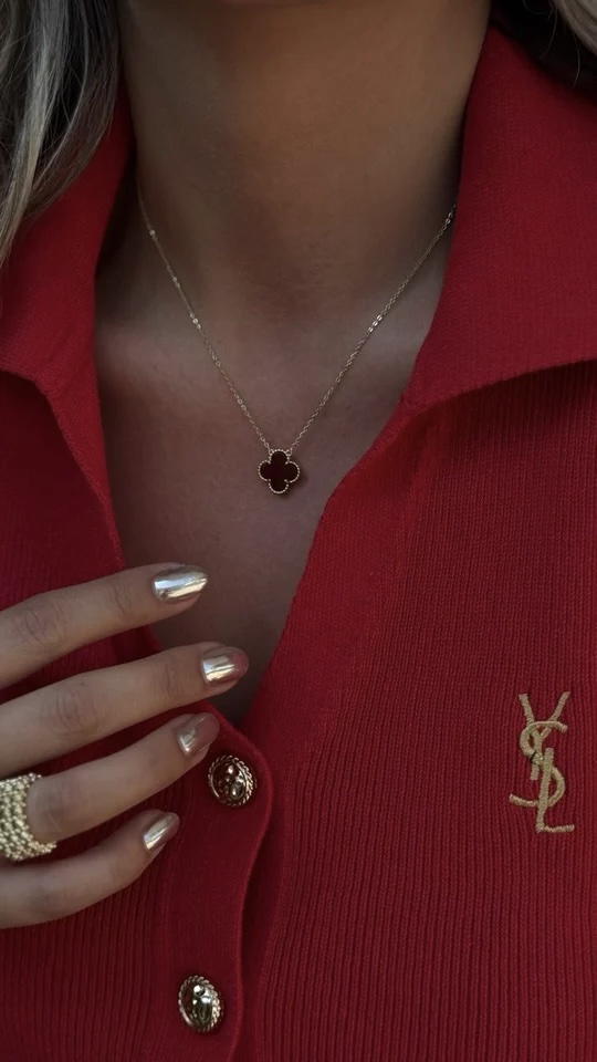 Gold zincir bordo mineli yonca kolye