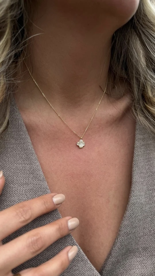 Gold renk yonca uçlu zarif kolye