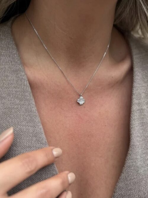 Silver renk yonca uçlu zarif kolye