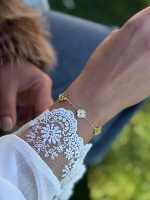 Gold renk yonca bileklik