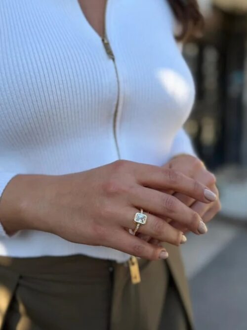 Gold renk kare taşlı yüzük (ayarlamalı)