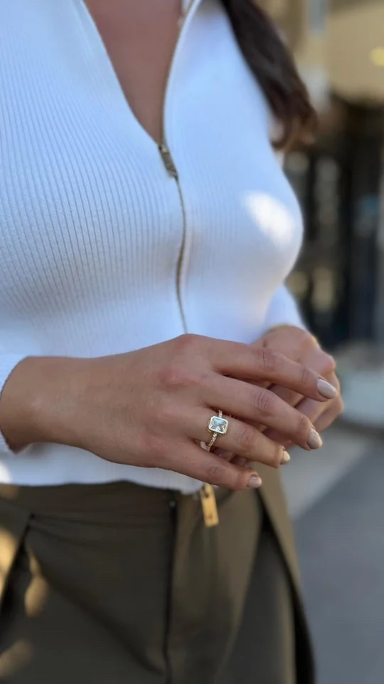 Gold renk kare taşlı yüzük (ayarlamalı)