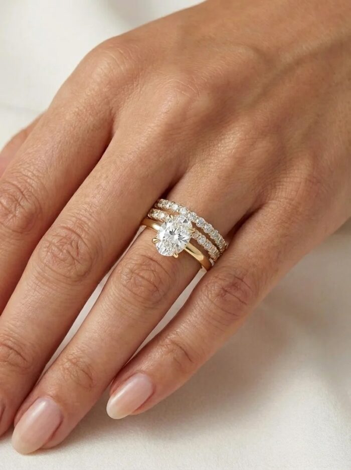 2.3CT | Oval Kesim Yüzük
925 Gümüş
Pırlanta montür ve işçiliğiyle üretilmiştir