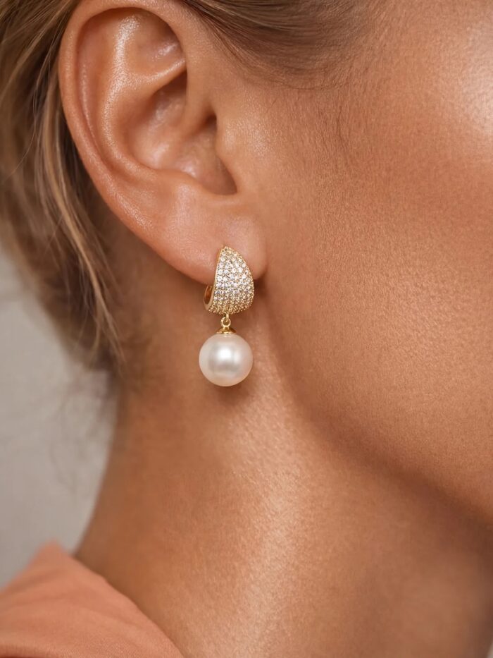 Gold renk taşlı inci sallantılı küpe