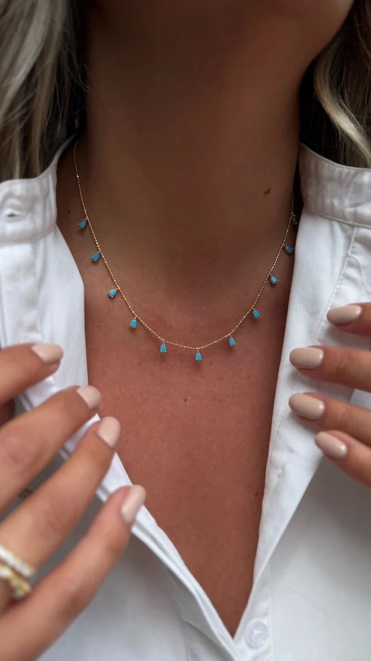 Gold zincire mavi taş sallantılı kolye