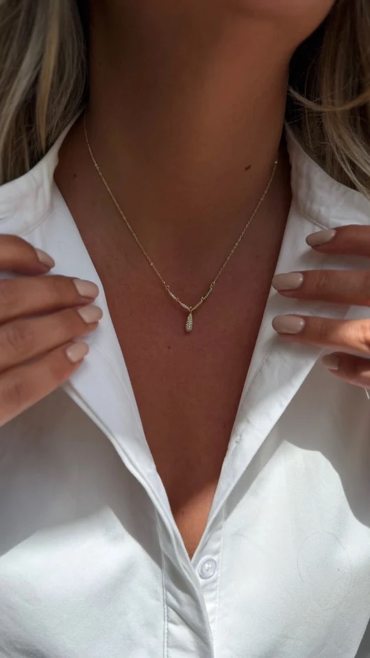 Gold renk damla taş detaylı kolye