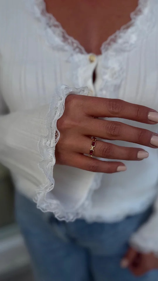 Gold renk kırmızı taşlı yüzük (ayarlamalı)