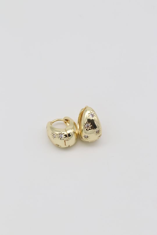 Gold renk yıldız detaylı kapsül küpe (15mm)