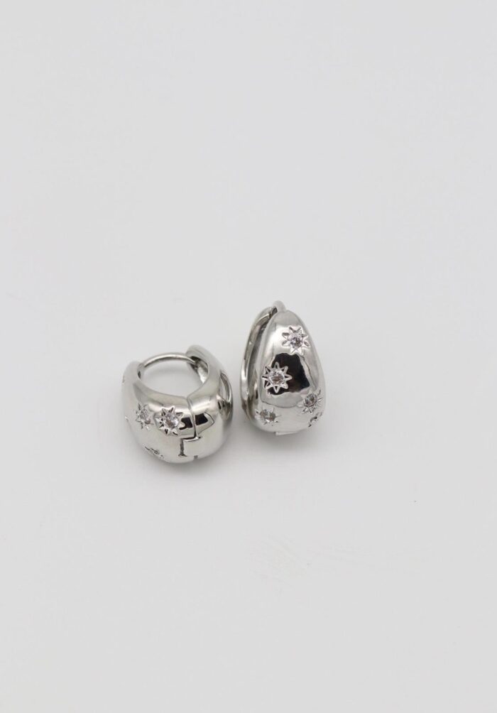 Silver renk yıldız detaylı kapsül küpe (15mm)