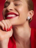 Silver renk Taşlı, oval formda küpe | Pırlanta işçiliği ile üretilmiştir