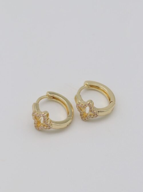 Gold renk yonca detaylı küpe (15mm)