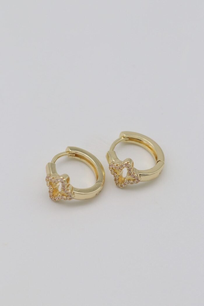 Gold renk yonca detaylı küpe (15mm)