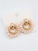 Gold renk pudra pembe boncuklu küpe (30mm)