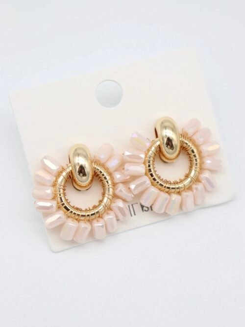 Gold renk pudra pembe boncuklu küpe (30mm)