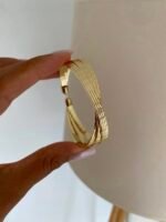 Gold renk desenli kelepçe bileklik