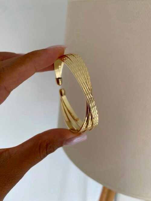 Gold renk desenli kelepçe bileklik