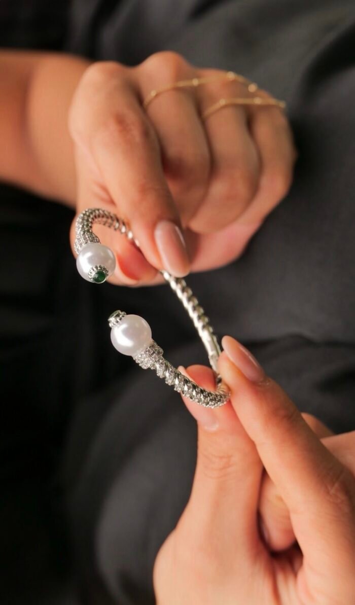 Silver renk inci uçlu kelepçe bileklik
