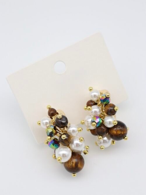 Gold renk kahve ve beyaz boncuklu küpe (30mm)