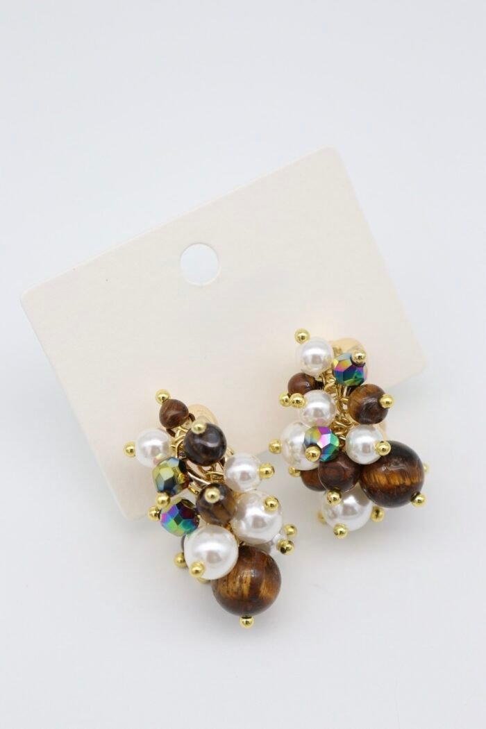 Gold renk kahve ve beyaz boncuklu küpe (30mm)