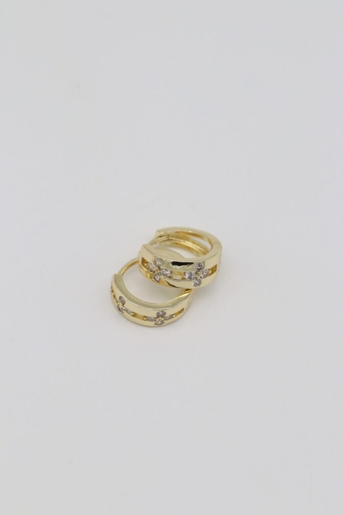 Gold renk çiçek desenli halka küpe (12mm)